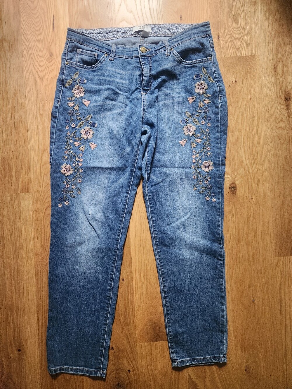 Vintage America Blue Straight-Leg Jeans with Pink Floral Embroidery 8